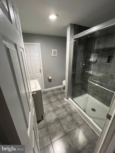 10848 Perrin Road Philadelphia, PA 19154 - Photo 25 of 38 a bathroom with a shower and a tub