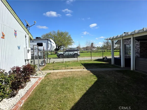 a view of a house with a backyard