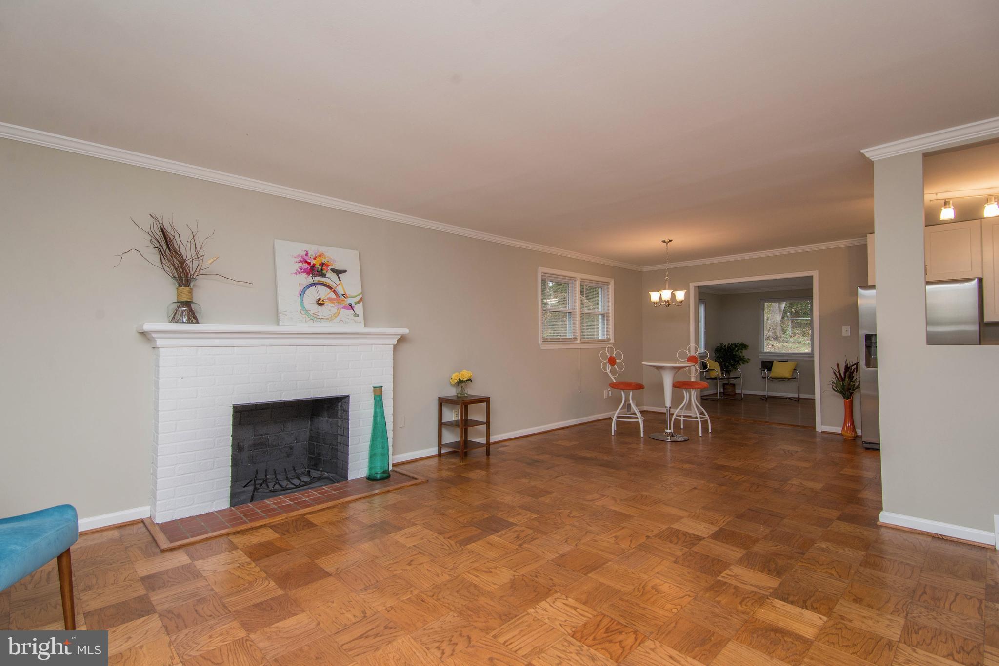 7524 Jervis Street Springfield, VA 22151 - Photo 14 of 20 Living Room