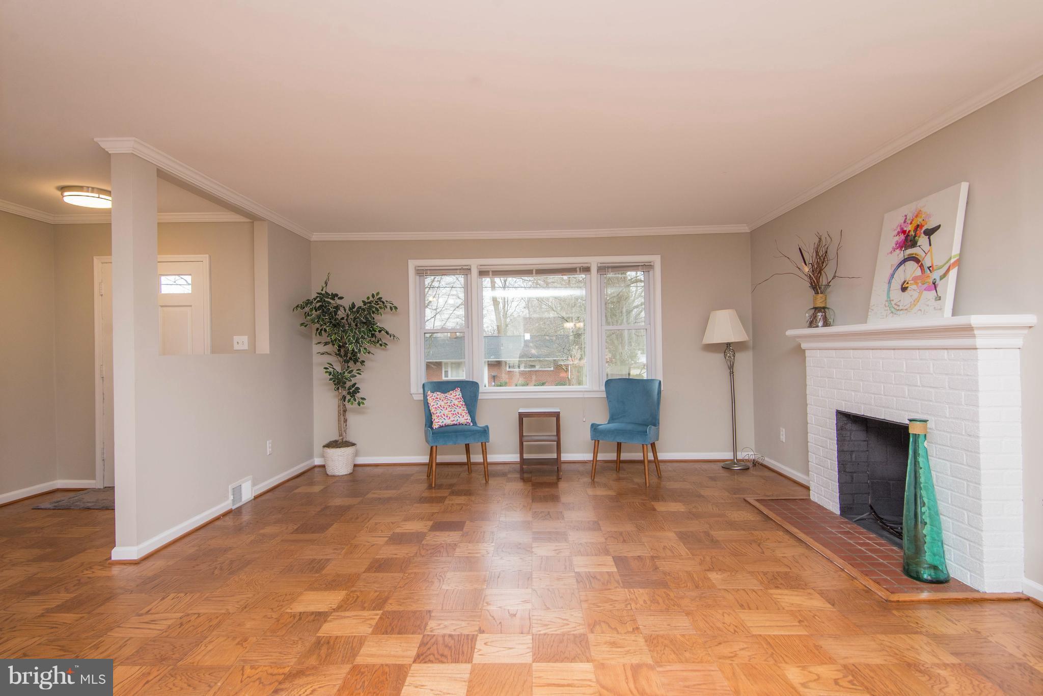 7524 Jervis Street Springfield, VA 22151 - Photo 16 of 20 Living Room