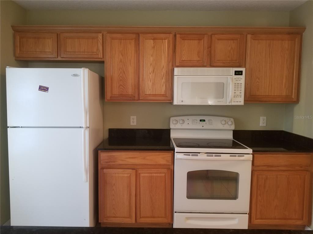 219 Drawbridge Lane Valrico, FL 33594 - Photo 7 of 24 a utility room with dryer and washer