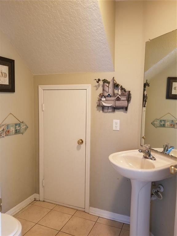 219 Drawbridge Lane Valrico, FL 33594 - Photo 10 of 24 a bathroom with a sink and mirror