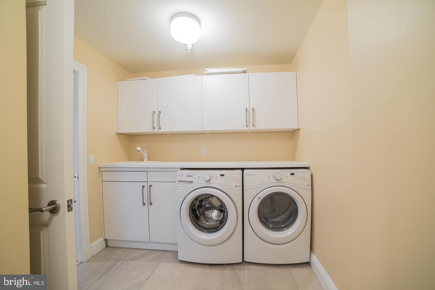 801 Key Highway, Unit T36 Baltimore, MD 21230 - Photo 14 of 17 Laundry Room
