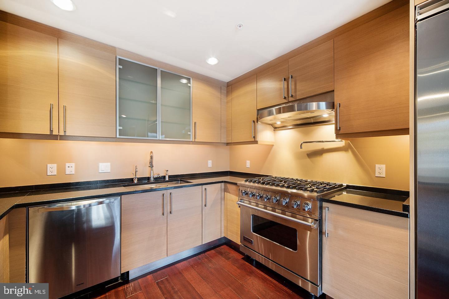 801 Key Highway, Unit T36 Baltimore, MD 21230 - Photo 5 of 17 Kitchen