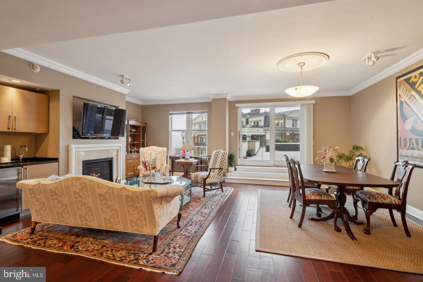 801 Key Highway, Unit T36 Baltimore, MD 21230 - Photo 7 of 17 Living Room/Dining Room