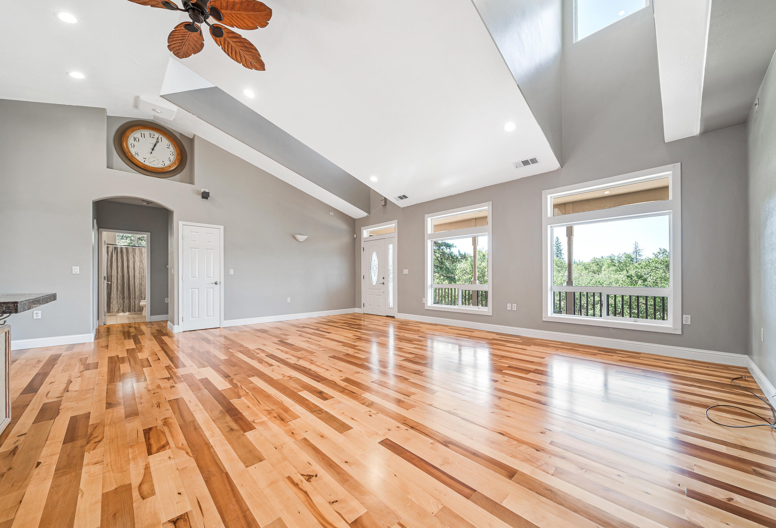 681 Three Pines Road Grants Pass, OR 97526 - Photo 8 of 20 mainliving area 2
