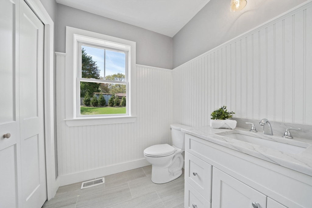40 Signal Hill Road Marshfield, MA 02050 - Photo 17 of 39