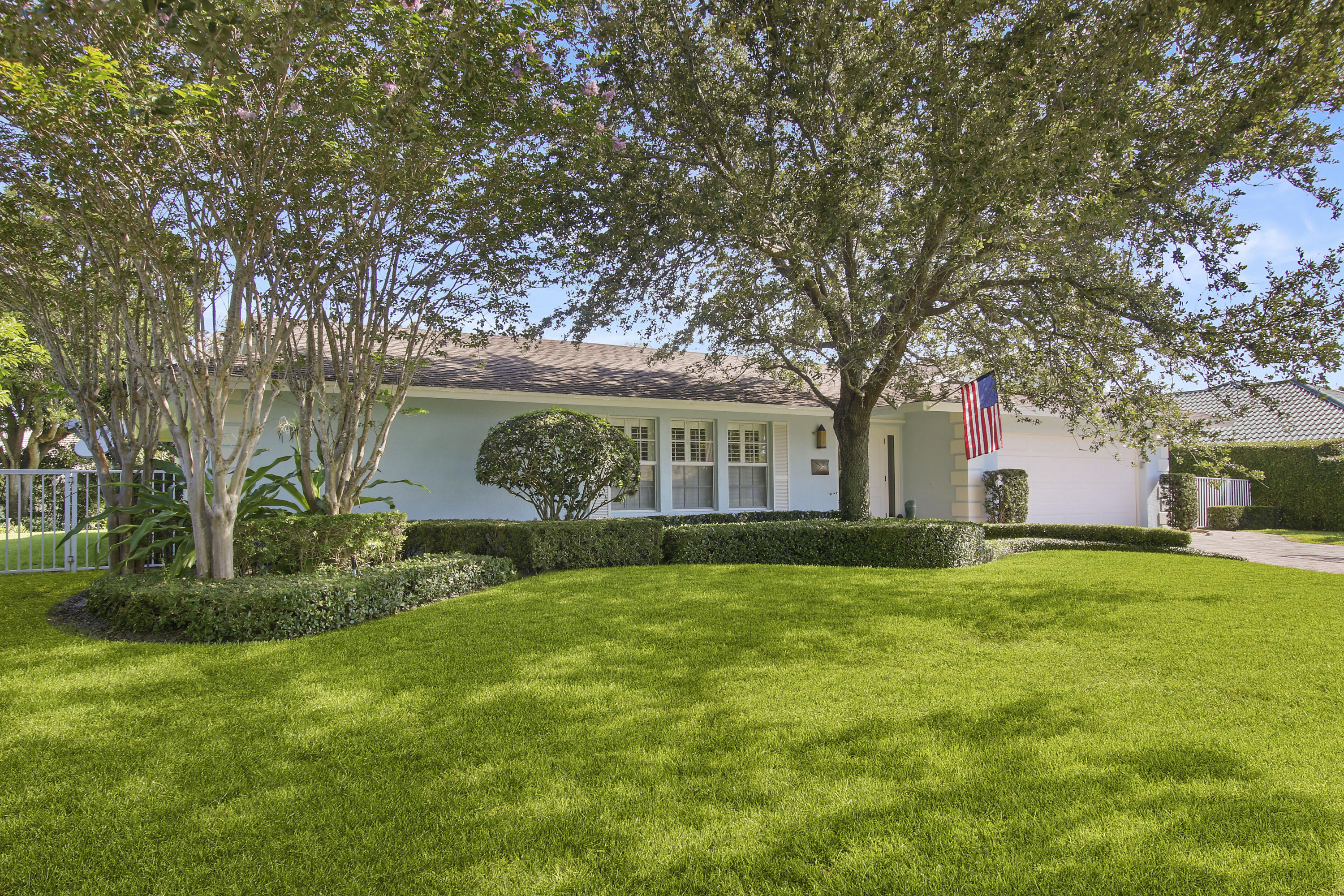143 Gulfstream Road North Palm Beach, FL 33408 - Photo 2 of 26 House1-24