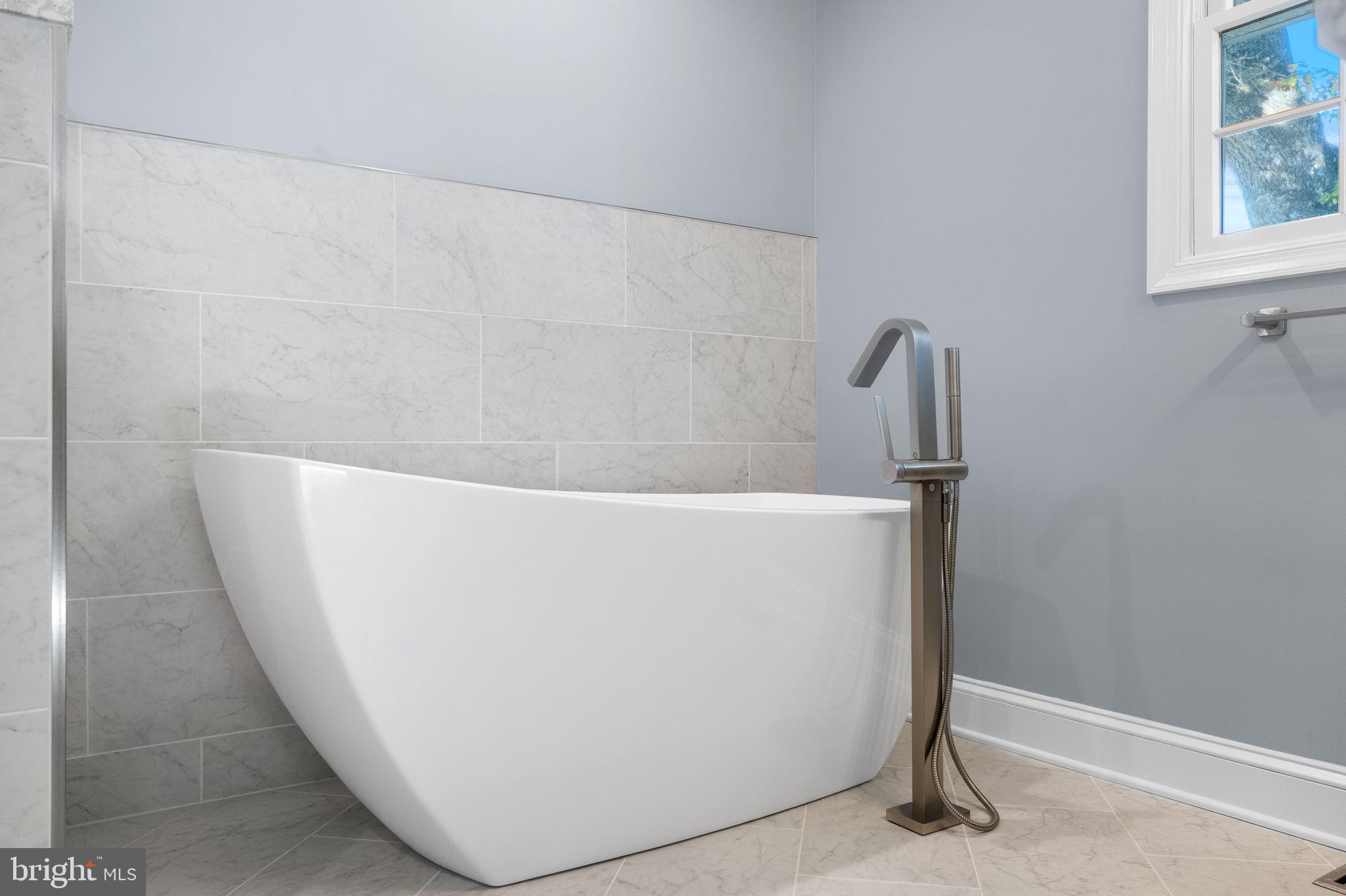 975 Phillips Drive Arnold, MD 21012 - Photo 46 of 93 a view of a bathtub in a bathroom