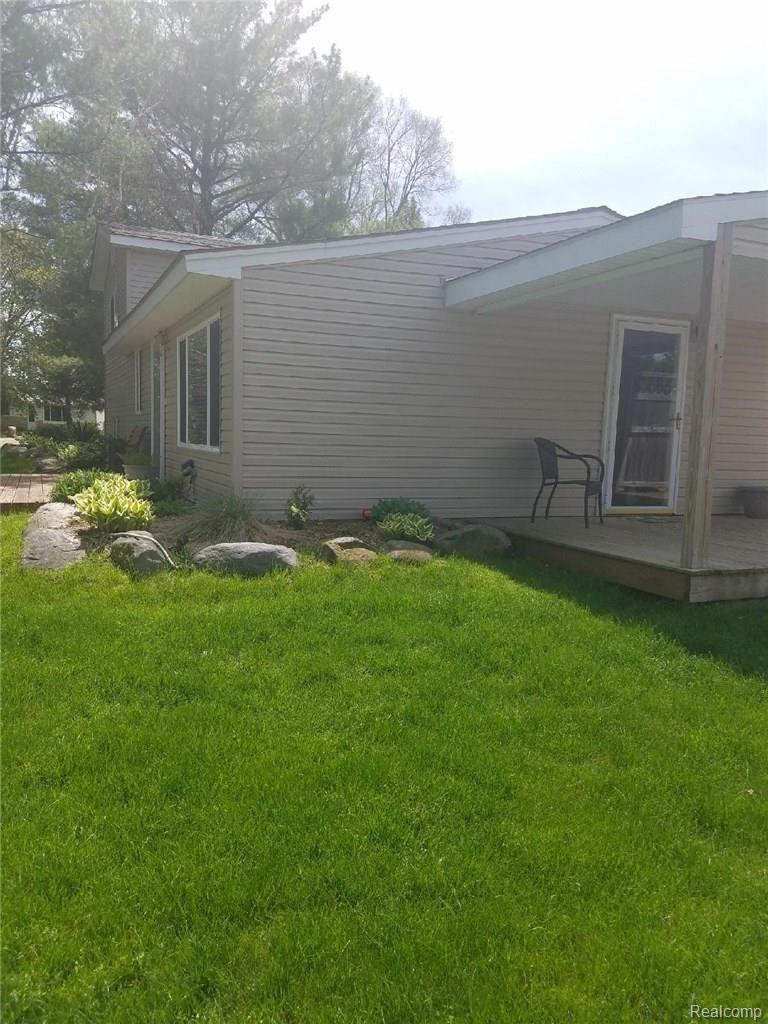 1912 Scheifle Road Walled Lake, MI 48390 - Photo 29 of 29 01ce007fa63ff8c0309af6139898541f7ae40d3f80.jpg