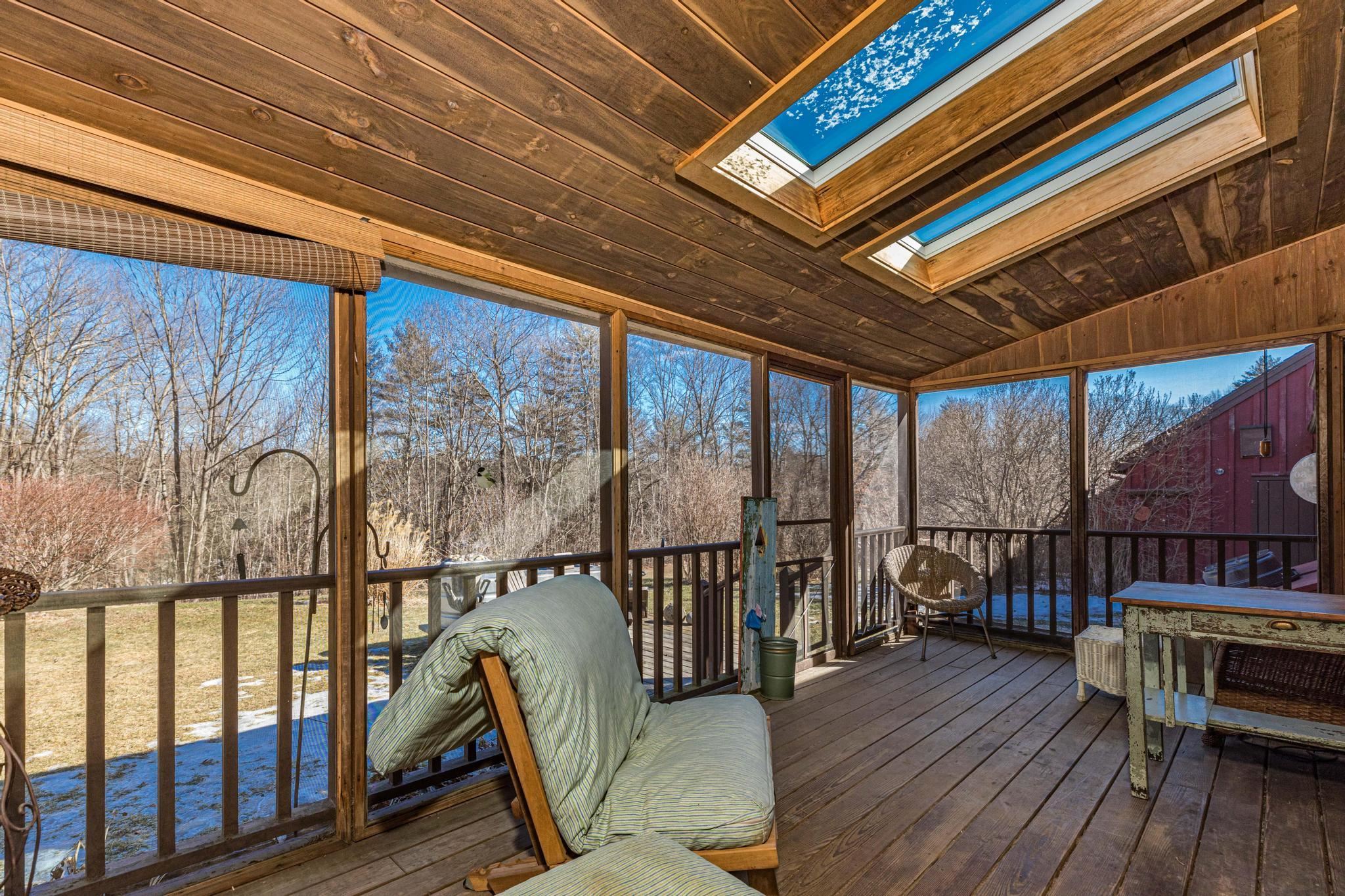 307 Stage Road Nottingham, NH 03290 - Photo 15 of 40