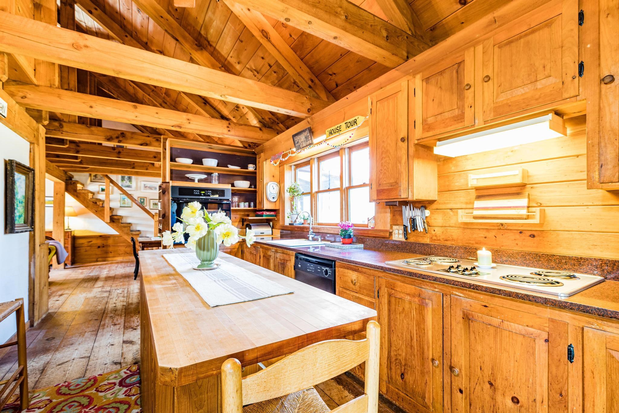 307 Stage Road Nottingham, NH 03290 - Photo 2 of 40