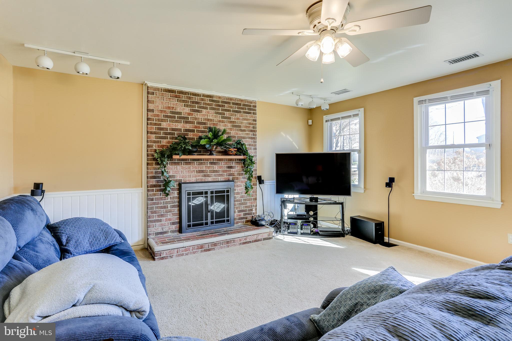 9508 Sweet Grass Ridge Columbia, MD 21046 - Photo 19 of 35 Family Room