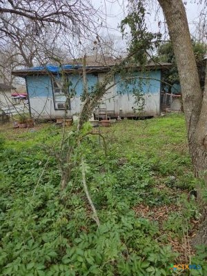 2518 Thompson Street Victoria, TX 77901 - Photo 2 of 12