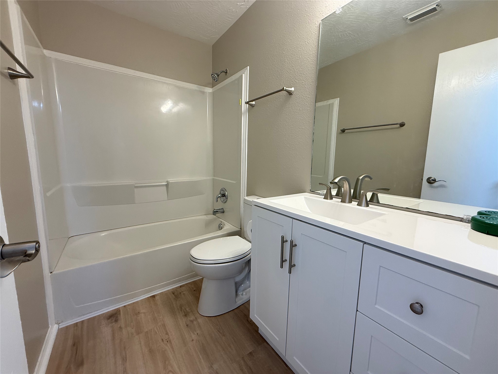 11423 Moonlight Ridge Drive Humble, TX 77396 - Photo 15 of 19 Bathroom in the hallway.
