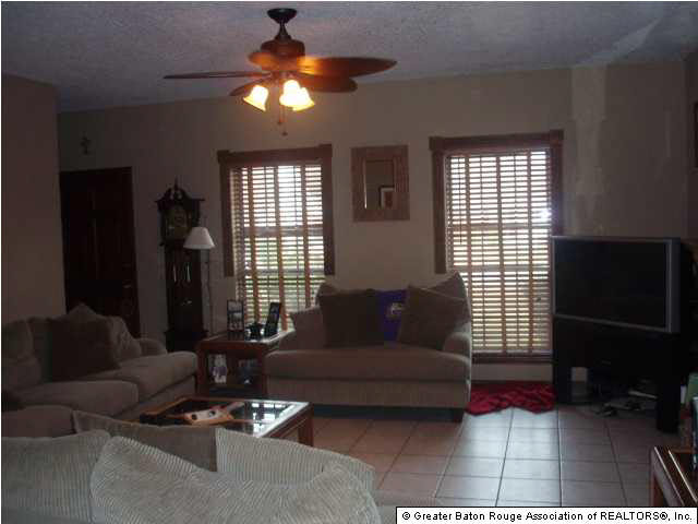11446 Bainbridge Avenue Baton Rouge, LA 70817 - Photo 3 of 4 Gallery Image 3