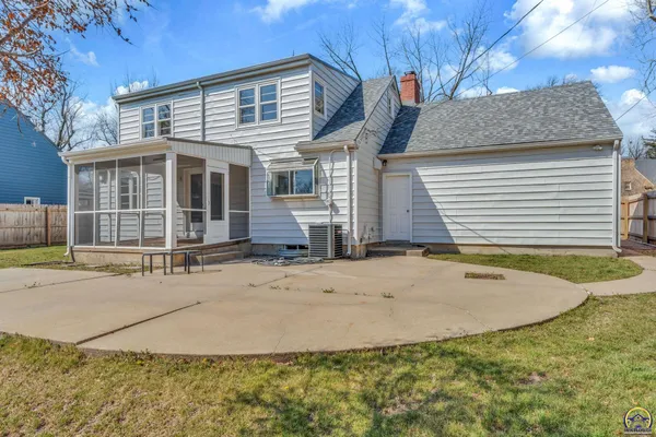 $315,000 | 1912 Southwest Westwood Drive, Topeka, KS 66604