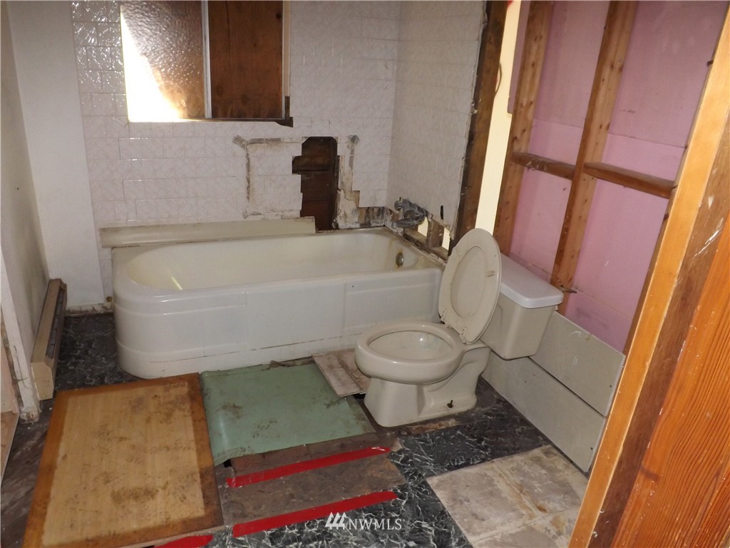 1726 Southeast Fenton Road Port Orchard, WA 98367 - Photo 10 of 13 Gallery Image 10