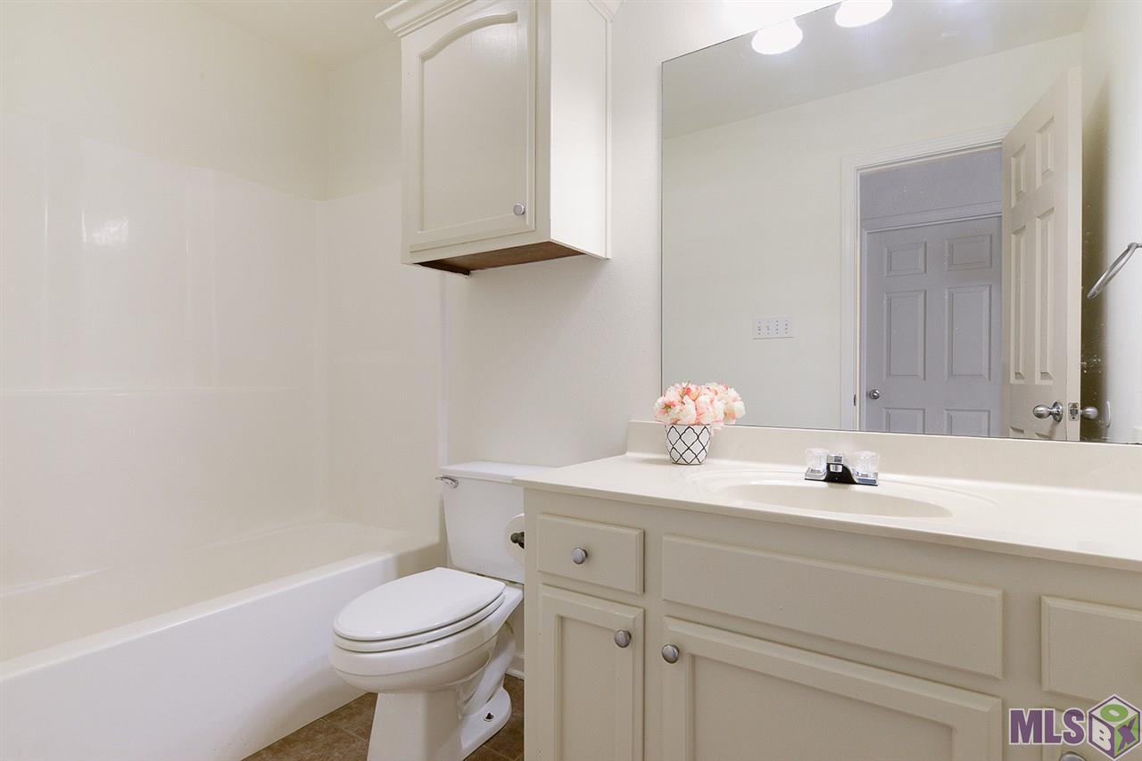 722 Bohne Road Port Allen, LA 70767 - Photo 8 of 10 Hall Bath