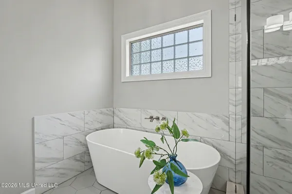 $525,000 | 8472 Belmor Lakes Drive, Olive Branch, MS 38654
