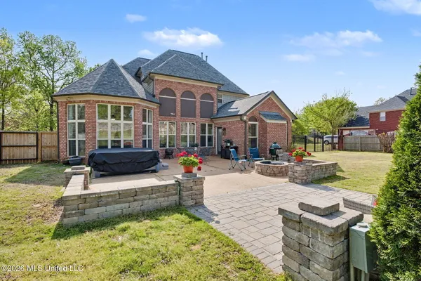 $525,000 | 8472 Belmor Lakes Drive, Olive Branch, MS 38654