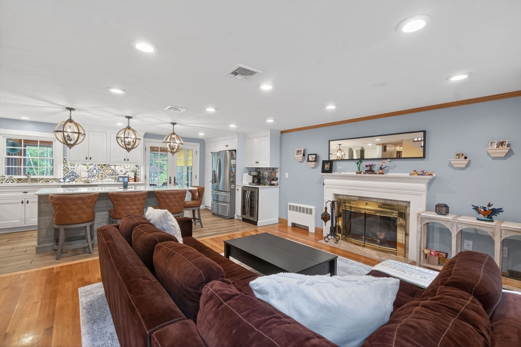 8 Hawthorne Street Watertown, MA 02472 - Photo 5 of 37