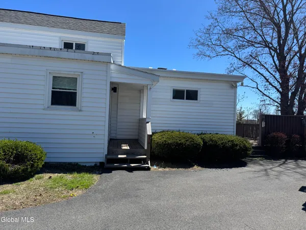 $2,500 | 34 Old Rte 146, Clifton Park, NY 12065
