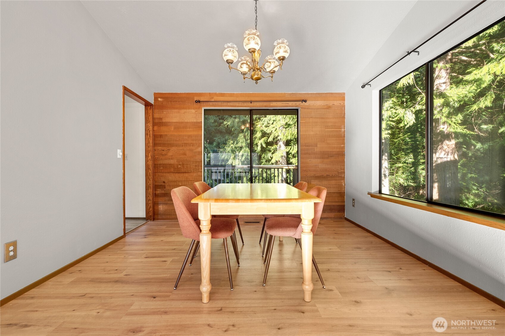 4119 Tartan Way Clinton, WA 98236 - Photo 10 of 38