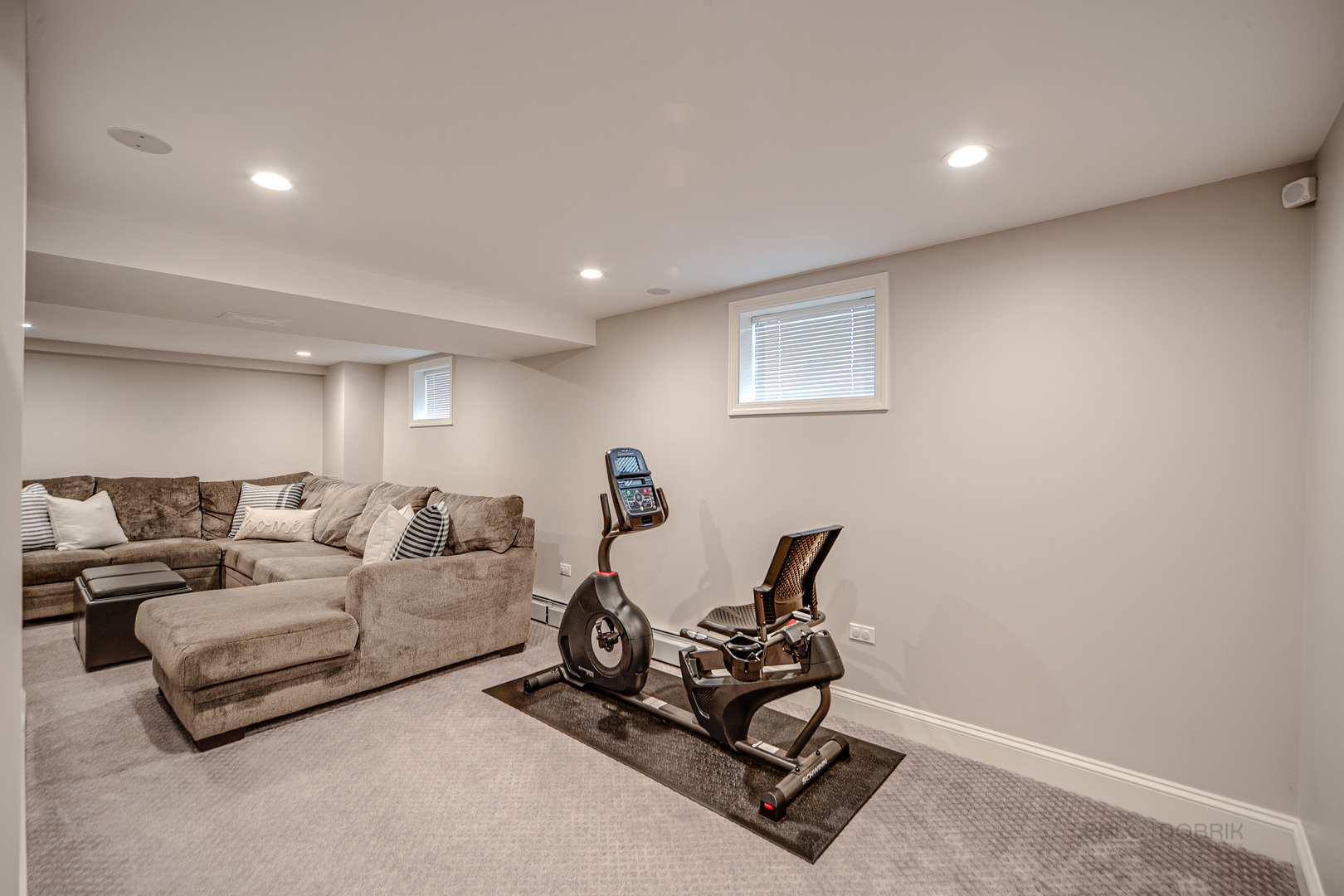 1214 Griffith Road Lake Forest, IL 60045 - Photo 19 of 24 a living room with furniture