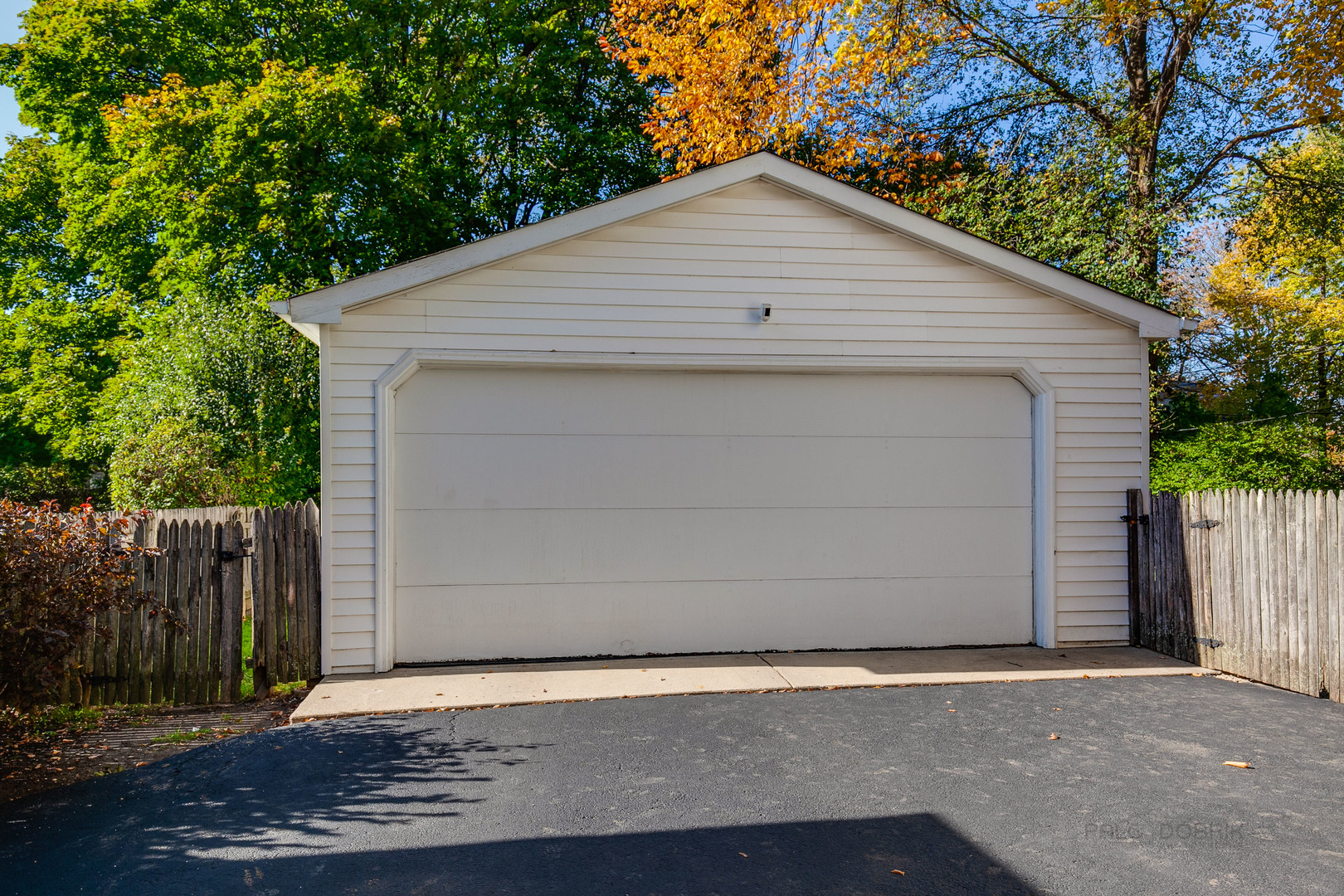 1214 Griffith Road Lake Forest, IL 60045 - Photo 22 of 24 a front view of a house
