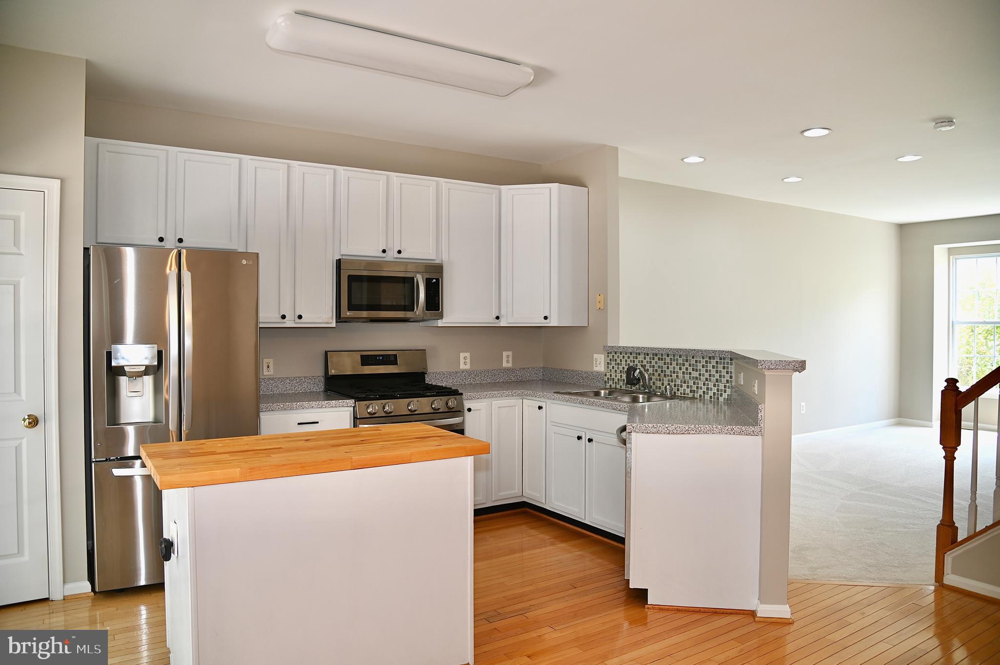 10167 Pale Rose Loop Bristow, VA 20136 - Photo 8 of 20 Kitchen