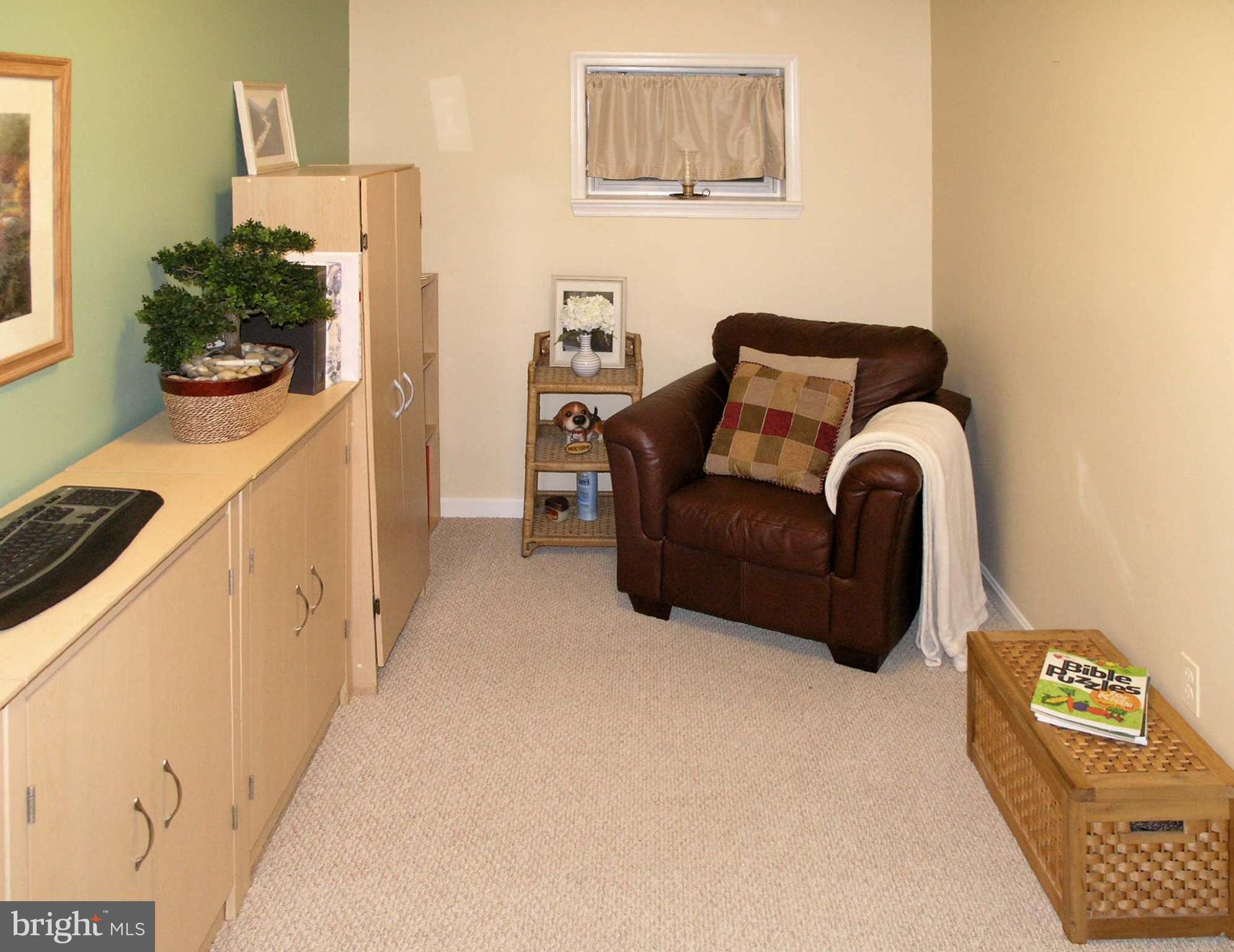2168 Golf Course Drive Reston, VA 20191 - Photo 19 of 30 a living room with furniture and a couch