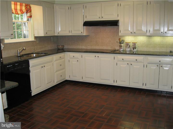 26 Old Covered Bridge Road Newtown Square, PA 19073 - Photo 9 of 25 Kitchen