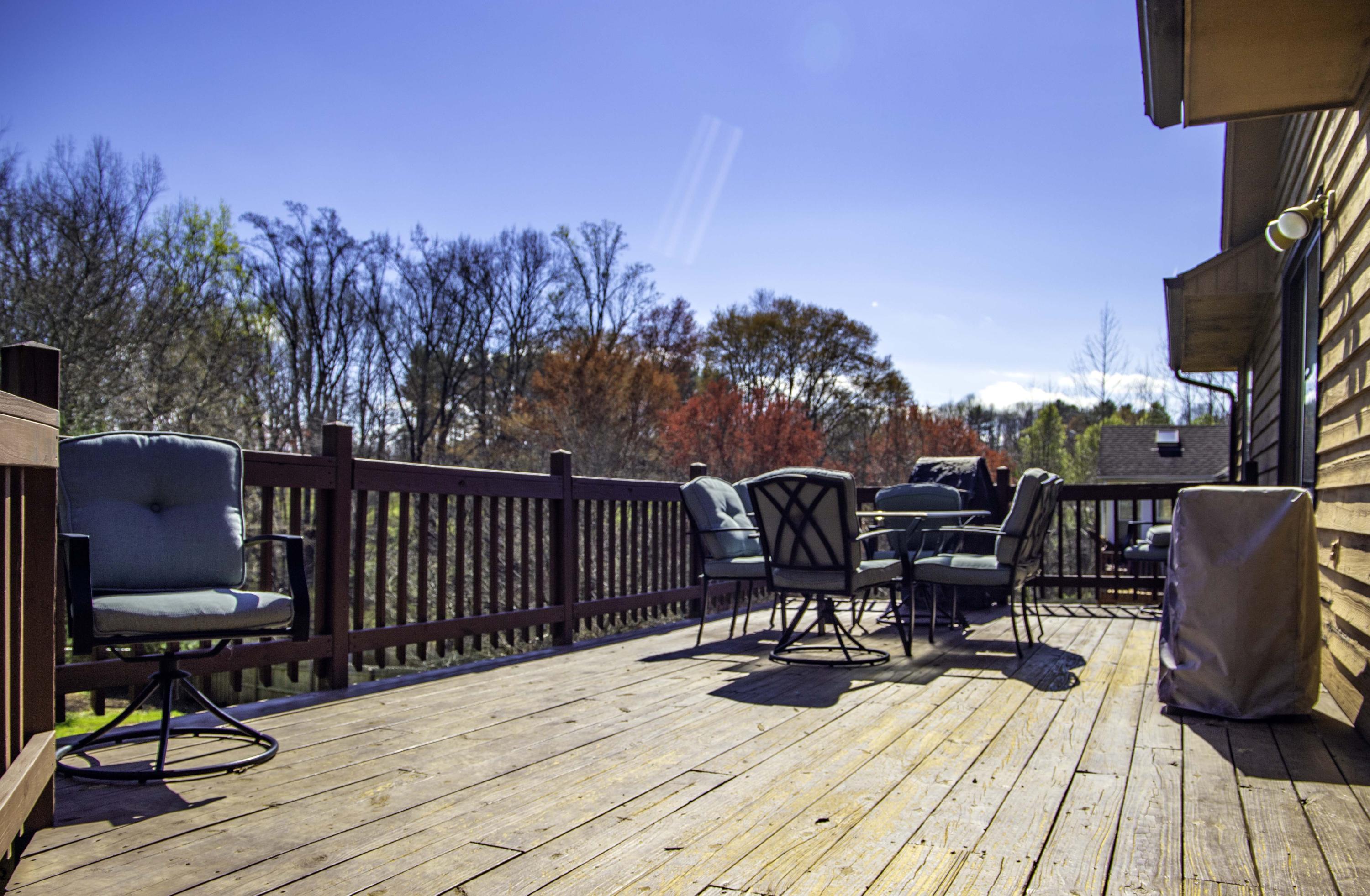 Rear Deck for Entertaining!