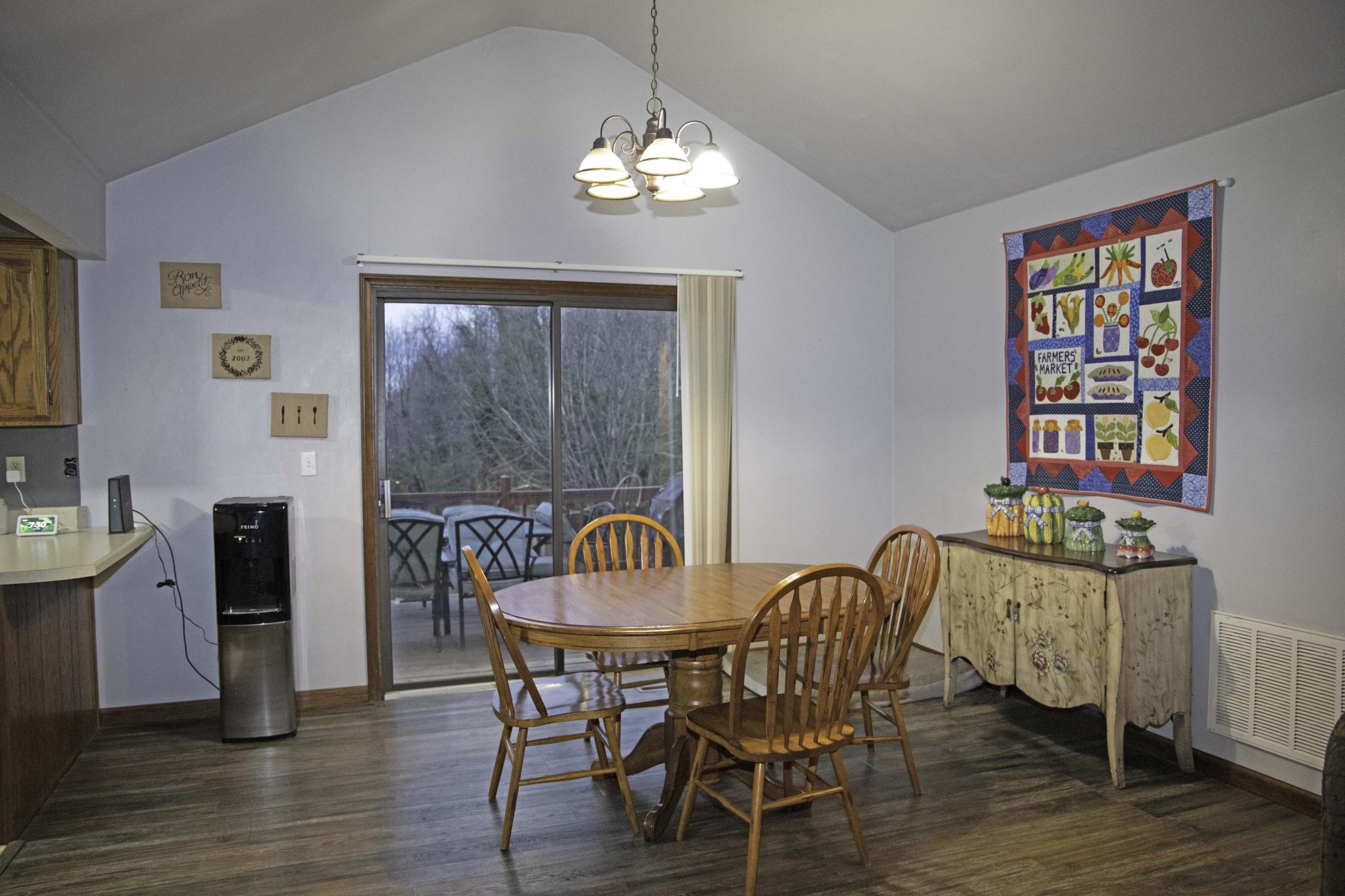 Dining: High Ceiling