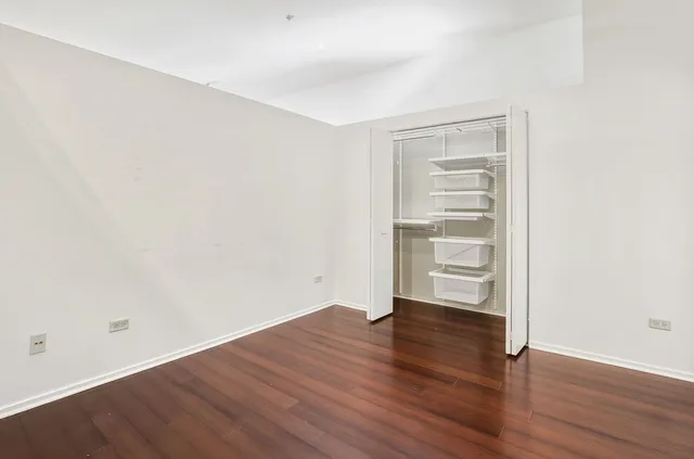 $183,500 | 1000 East 53rd Street, Unit 219, Chicago, IL 60615