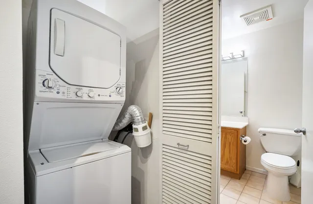 $183,500 | 1000 East 53rd Street, Unit 219, Chicago, IL 60615