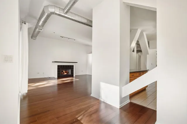 $183,500 | 1000 East 53rd Street, Unit 219, Chicago, IL 60615