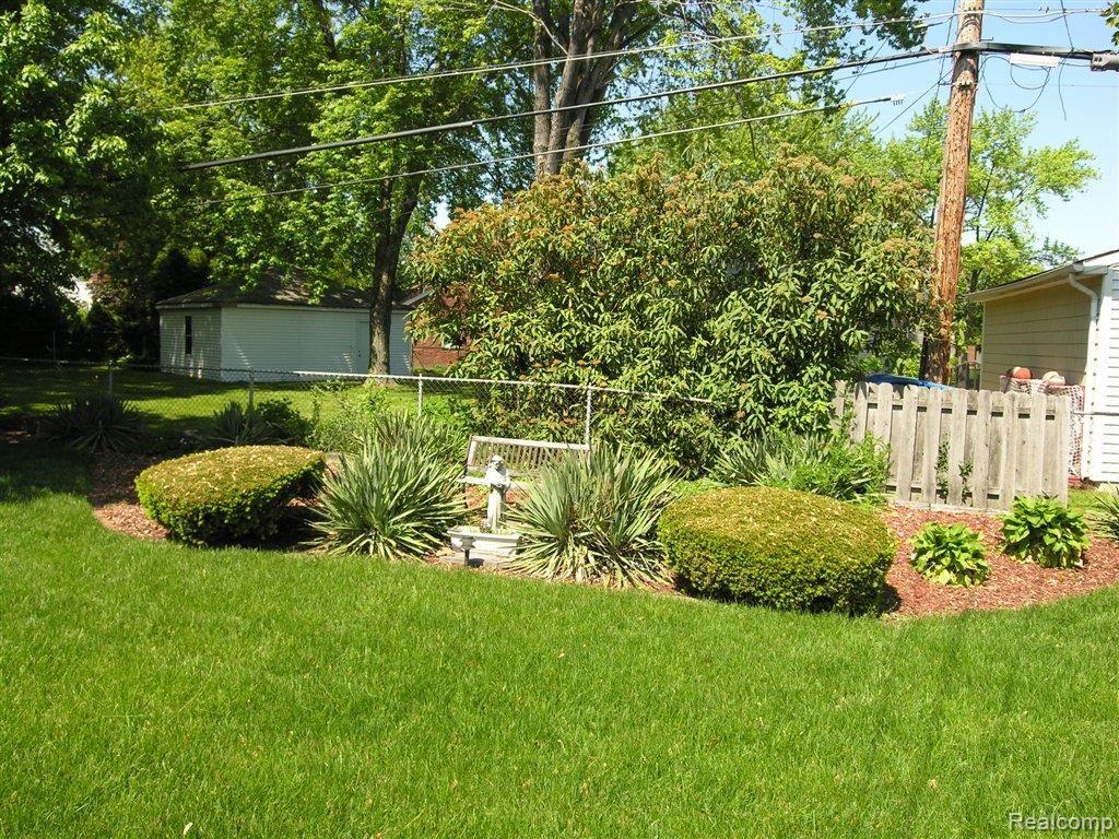 484 Shelbourne Road Grosse Pointe, MI 48236 - Photo 19 of 23 DSCN8522.JPG