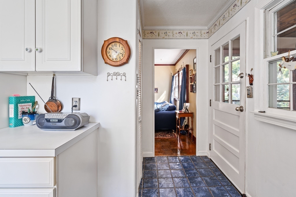 139 Burbank Road Longmeadow, MA 01106 - Photo 12 of 41