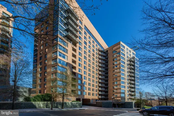 $3,395 | 2001 15th Street North, Unit 623, Arlington, VA 22201