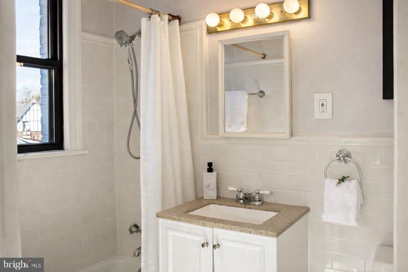 3616 Connecticut Avenue Northwest, Unit 408 Washington, DC 20008 - Photo 12 of 16 a bathroom with a sink vanity and a mirror