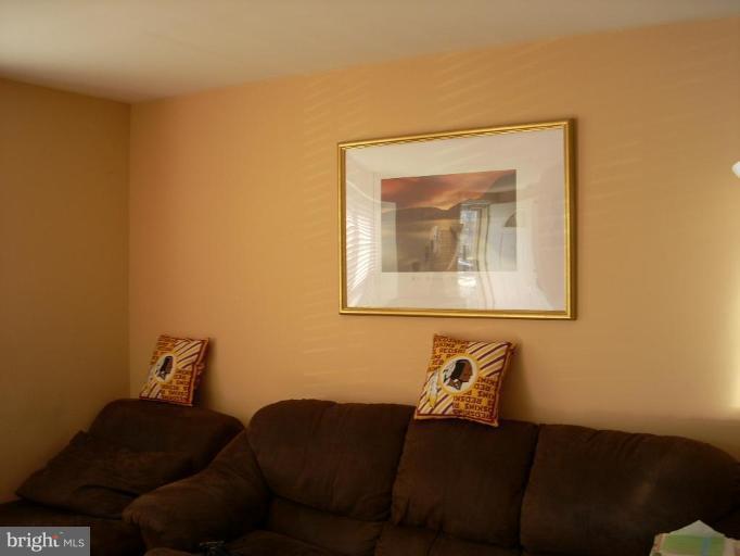 7985 Northumberland Road Springfield, VA 22153 - Photo 5 of 10 Living Room