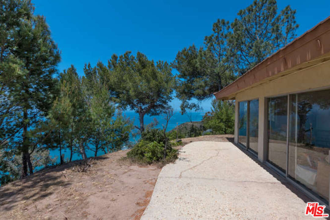 20616 Seaboard Road Malibu, CA 90265 - Photo 16 of 19 Gallery Image 16