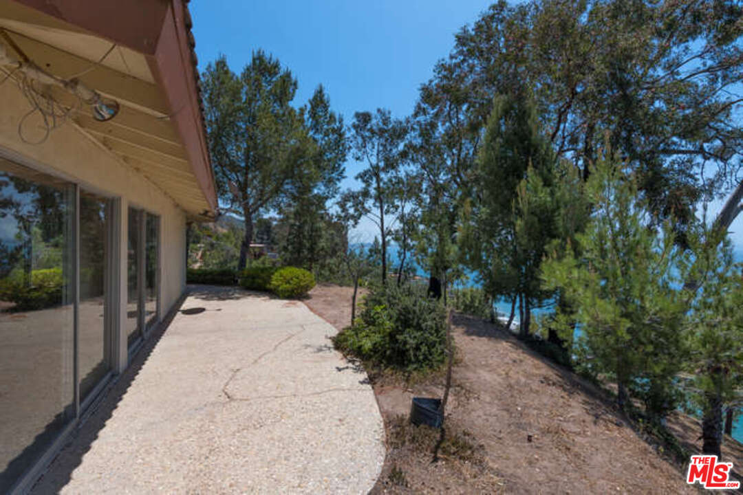 20616 Seaboard Road Malibu, CA 90265 - Photo 18 of 19 Gallery Image 18