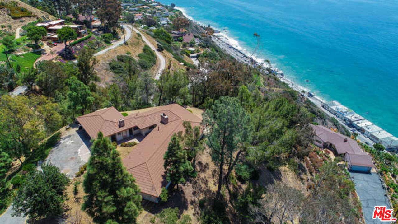 20616 Seaboard Road Malibu, CA 90265 - Photo 8 of 19 Gallery Image 8