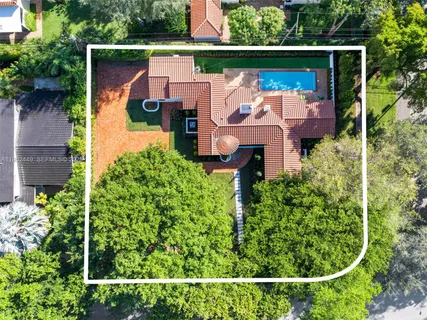 a view of livingroom and window