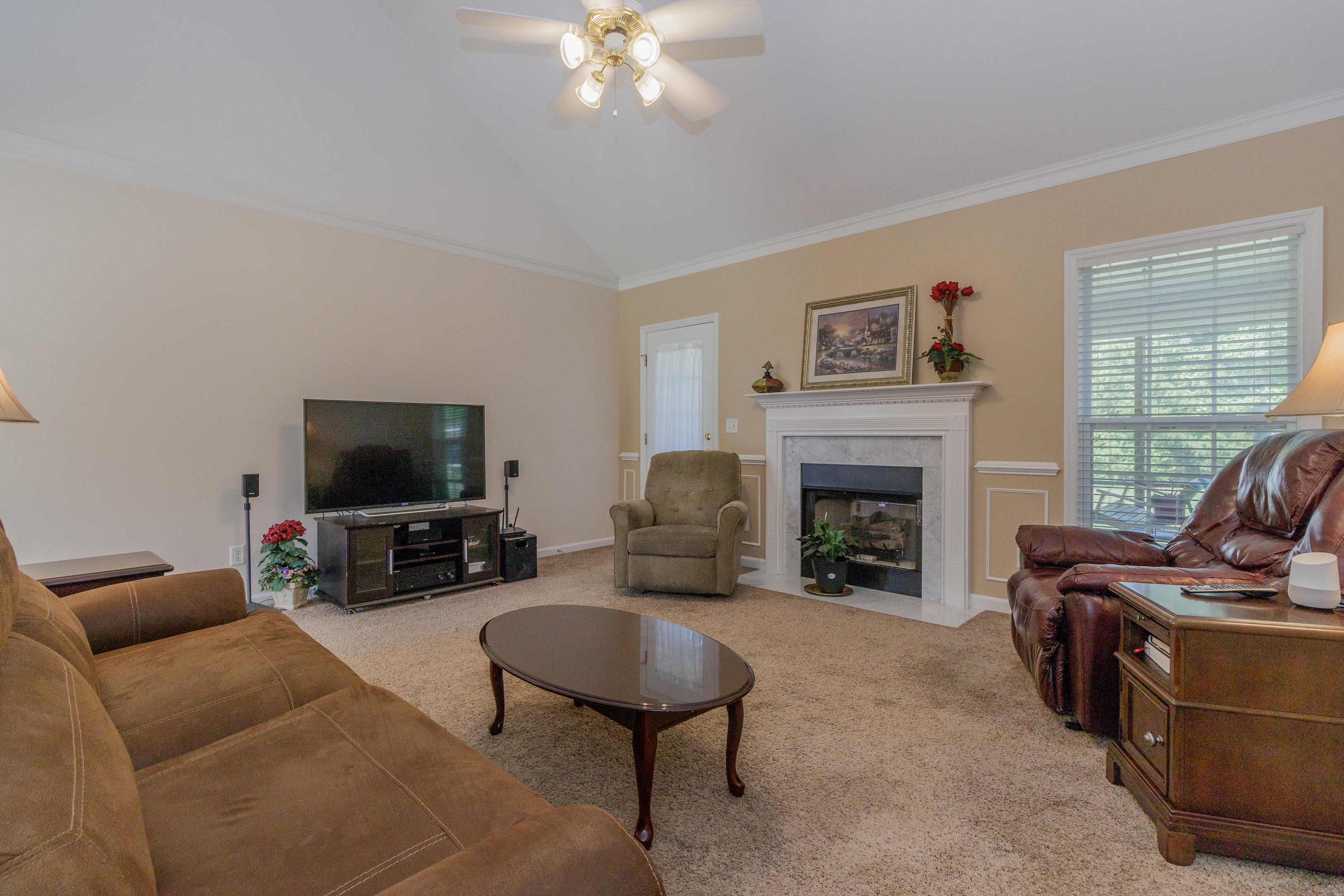390 Cardinal Road Ringgold, GA 30736 - Photo 2 of 38 Living Room