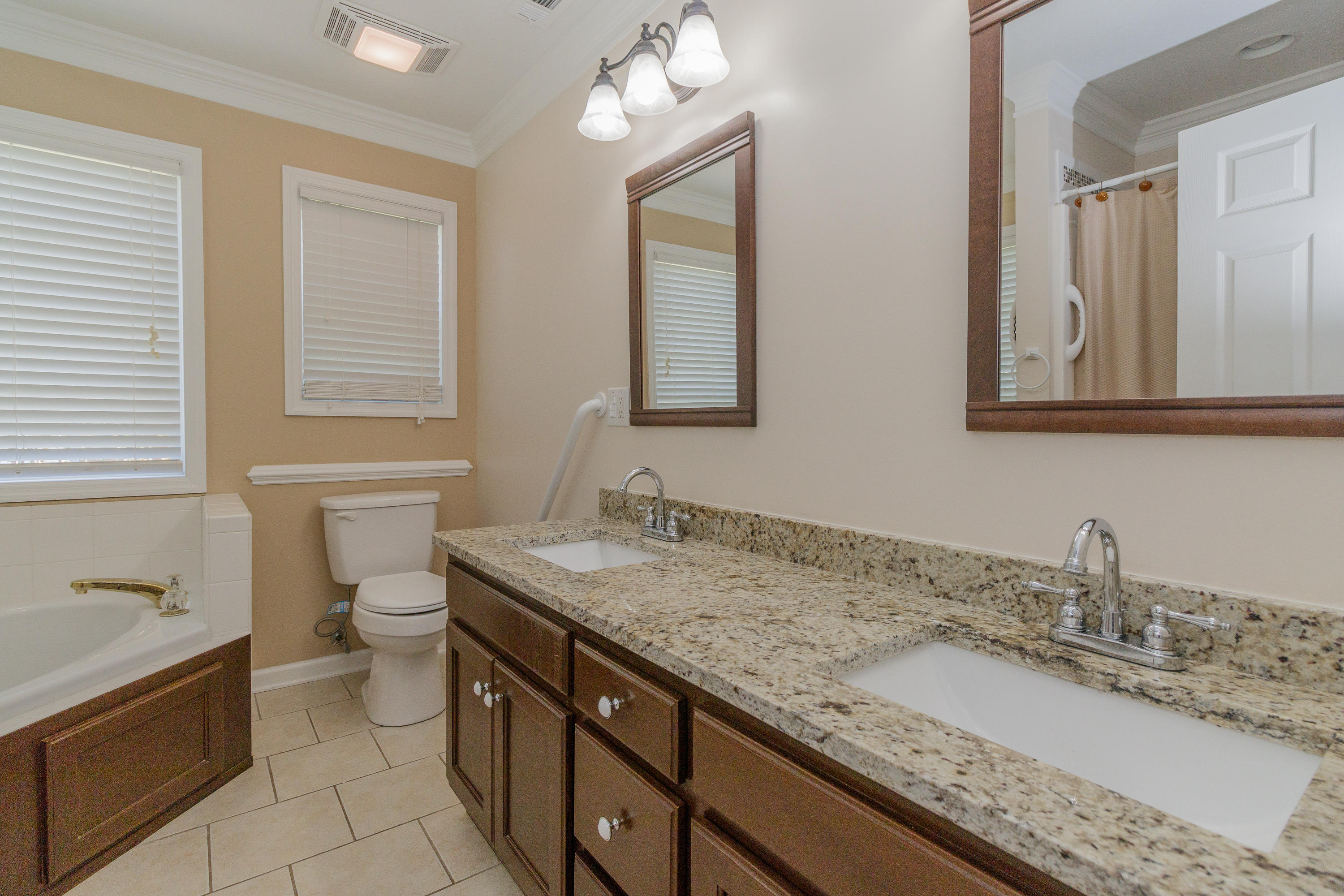 390 Cardinal Road Ringgold, GA 30736 - Photo 4 of 38 Master Bathroom