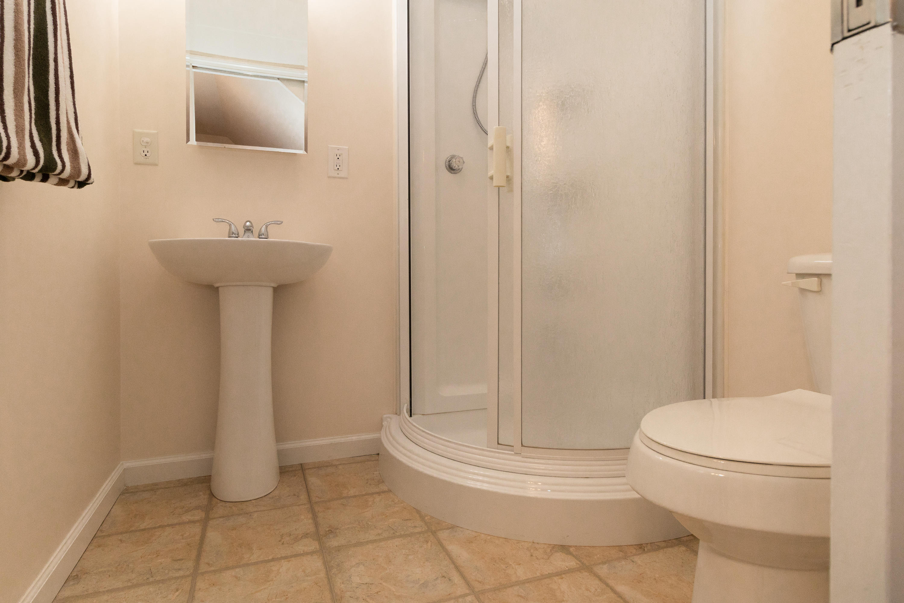 390 Cardinal Road Ringgold, GA 30736 - Photo 33 of 38 Upstairs Bathroom